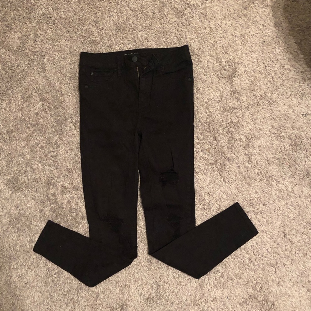 Women’s ripped jeans
